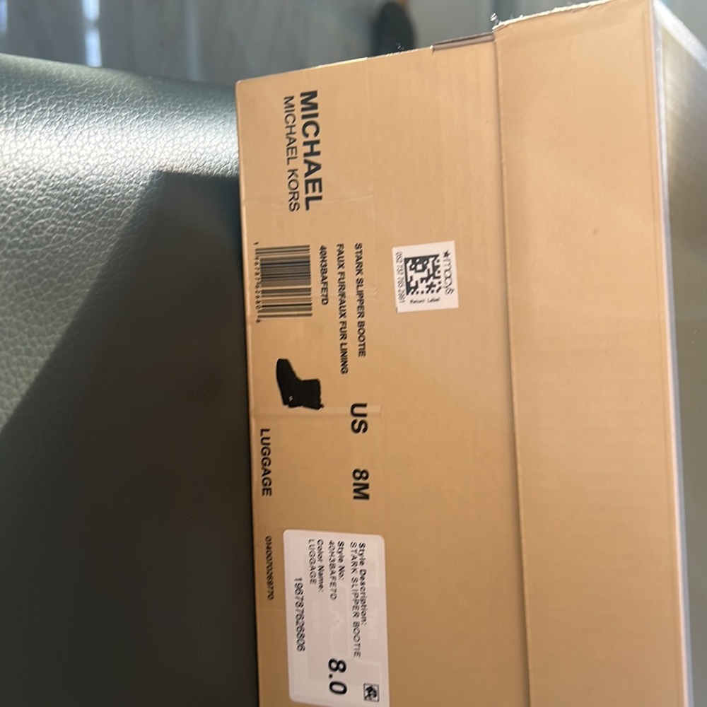 Michael Korda faux boots - Picture 5 of 7